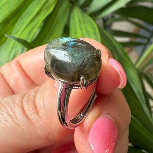 Elegant Silver Labradorite Ring